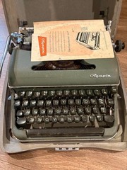 Olympia De Luxe SM3 Typewriter Green & Case Made In Germany Rough Condition