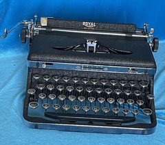 Vintage 1937 Royal Deluxe Model O Portable Typewriter and Case WORKS
