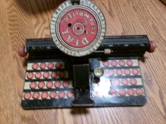 VINTAGE – Louis Marx Junior Dial Toy TYPEWRITER, Metal Litho