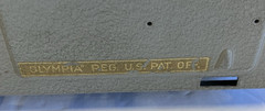 1950’s SM3 OLYMPIA De Luxe Manual Typewriter ~ Gray w/ Brown Keys ~ Metal Case