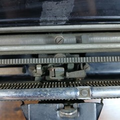 1930’s Royal KHM Working Antique Desktop Typewriter in good condition TD
