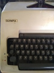 Olympia DeLuxe Typewriter Werke Ag. Wilhelmshaven Model West Germany