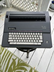 Smith Corona SL480 Electronic Portable Typewriter Case Ribbon Tested Works Great