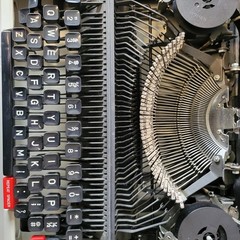 Rover 5000 Super Deluxe Typewriter With Case – with Japan YEN key! Vintage MCM