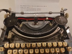 VOSS WUPPERTAL MODEL PRIVAT TYPEWRITER. GERMANY 1961. PICA FONT 12. SPANISH
