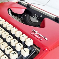 Olympia Splendid 33 Typewriter | 1960s Germany | red | maintained | UPS Express
