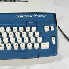 Smith-Corona Corona Seventy Electric Typewriter Ribbon Blue White Keys EUC