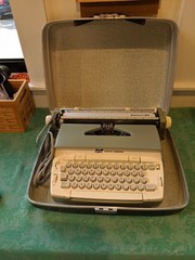 Vintage Smith Corona Electrica 120 electric Typewriter + Case tested blue cream