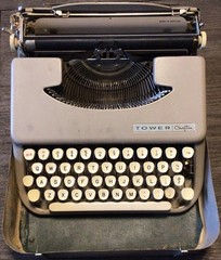 Vintage Sears Roebuck Tower Chieftain Manual Portable Typewriter W/ Metal Case