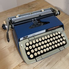 Smith Corona Classic 12 Script Font Portable Typewriter USA W/ Case Blue Working