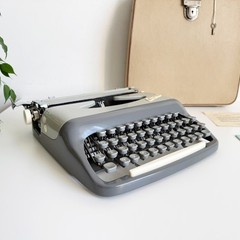 Working Consul 232 Typewriter | 1960s | UPS Express