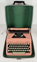 Rare! Original 1957 Vintage PINK Royal Quiet DeLuxe Portable Typewriter w/ Case