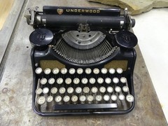 Underwood Portable Typewriter Gold Side Panels w/ Case 1920s Vintage