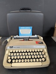 Smith-Corona Super Sterling Bilingual Keyboard Typewriter Case Manual Vintage