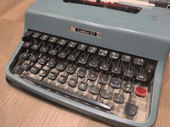 Olivetti Lettera 32 Typewriter Case Cover Manual Made in Italy Ribbon SEE DESC